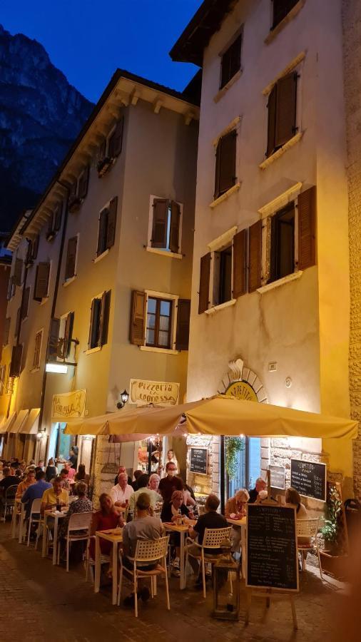Appartamento Sunrise - Centro Storico N2 加尔达湖滨 外观 照片